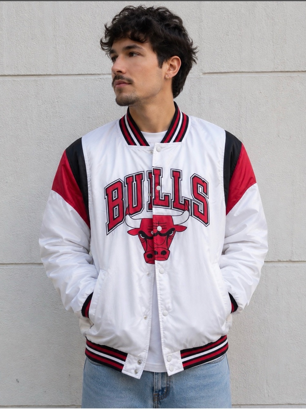 Vintage windbreaker chicago bulls Sz LG NBA Jacket